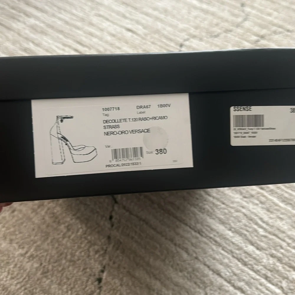 Versace heels size 38 - Picture 5 of 5